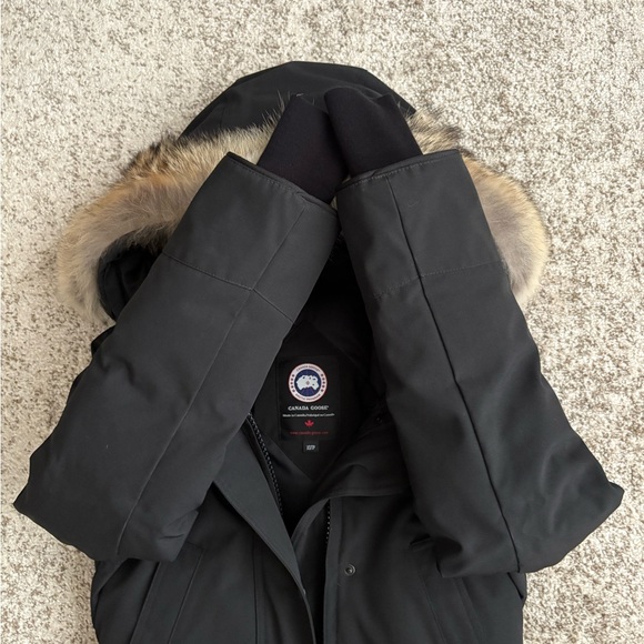 Authentic women’s Canada Goose Trillium Down Parka. Size .XS - Picture 3 of 13